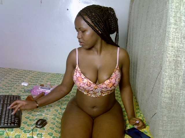 Magizitah live cam on BongaCams