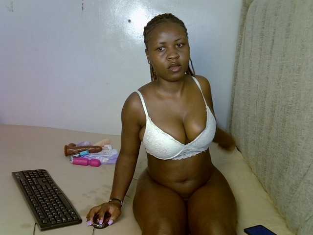 Magizitah live cam on BongaCams