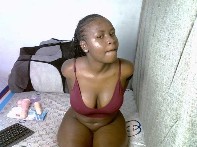 Magizitah live cam on BongaCams