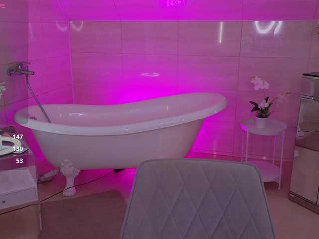 adet1a live cam on BongaCams