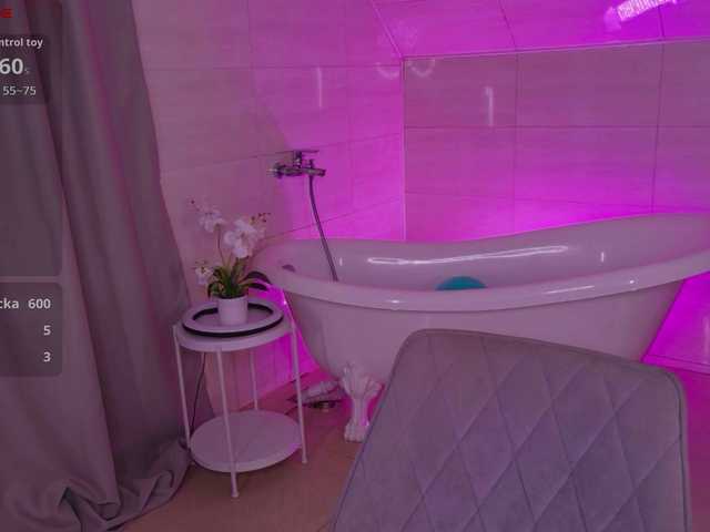 adet1a live cam on BongaCams