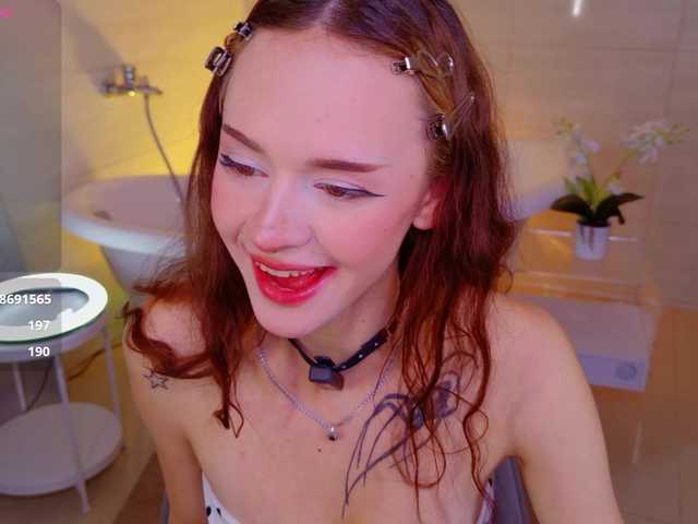 adet1a live cam on BongaCams