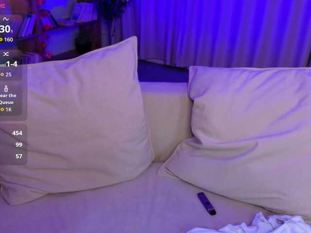 Adetta — live female cam