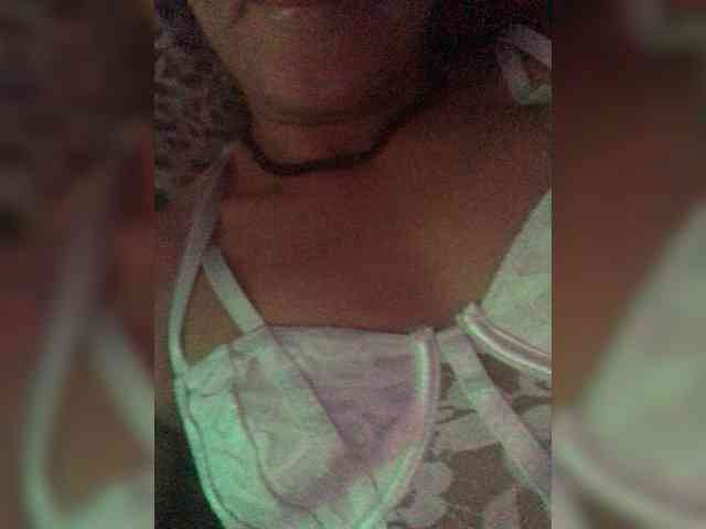 Divona's cam show statistics and live stream