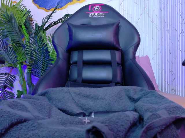 Lexy-tay live webcam show