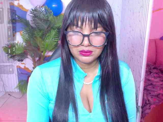 Model: Lexy-tay