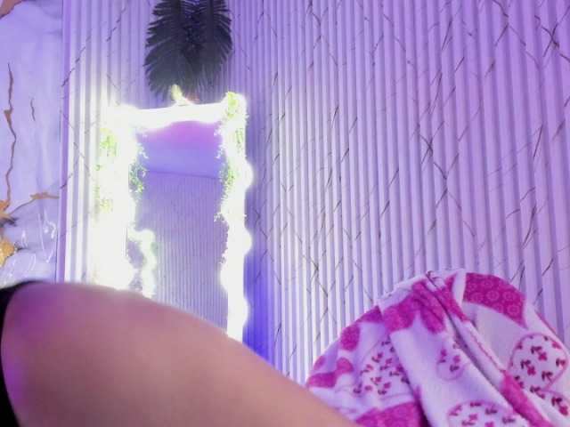 Naomy-tay1 live webcam show