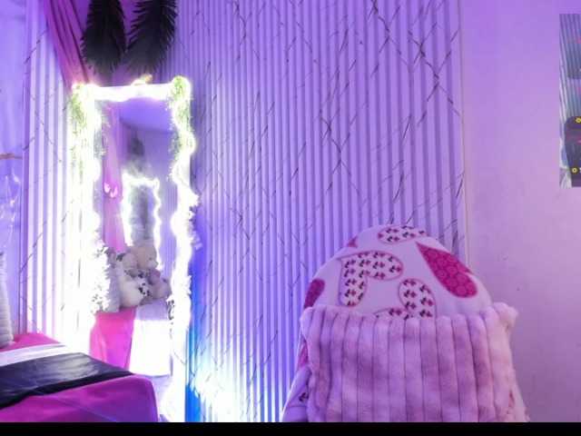 Naomy-tay1 live cam on BongaCams