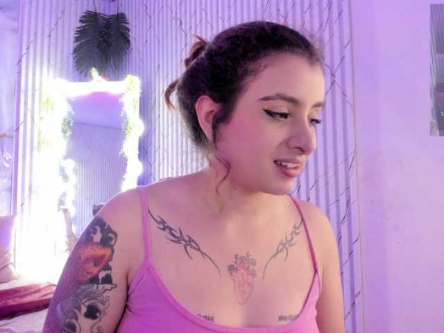 Naomy-tay1 live webcam show