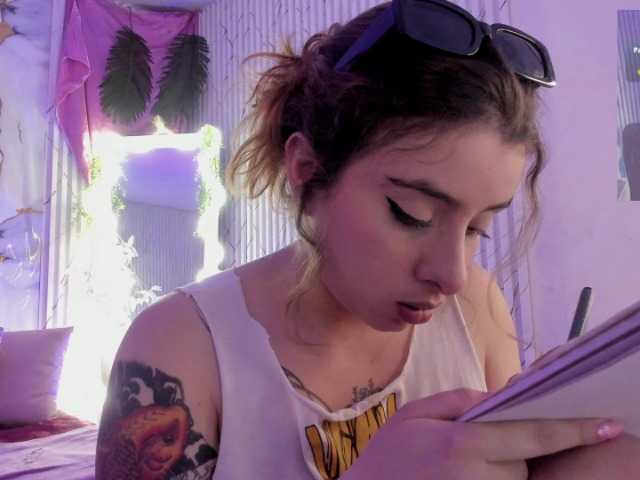 Naomy-tay1 live cam on BongaCams
