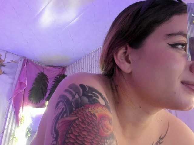 Naomy-tay1 live cam on BongaCams