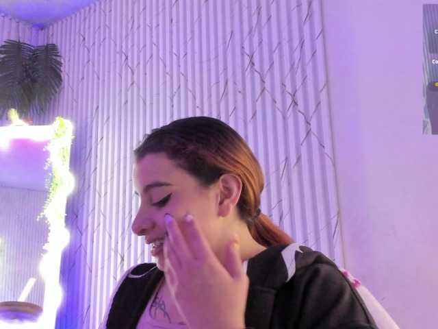 Naomy-tay1 live webcam show