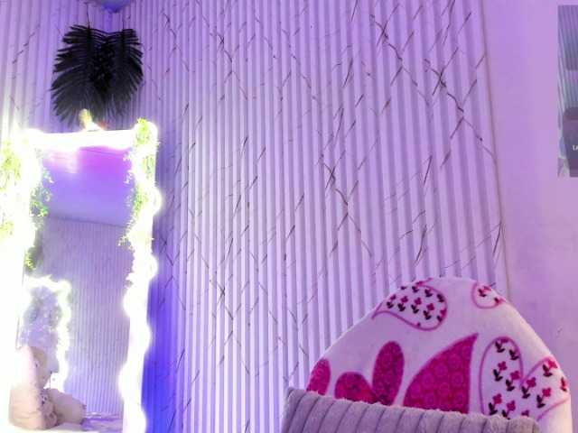 Naomy-tay1 live webcam show
