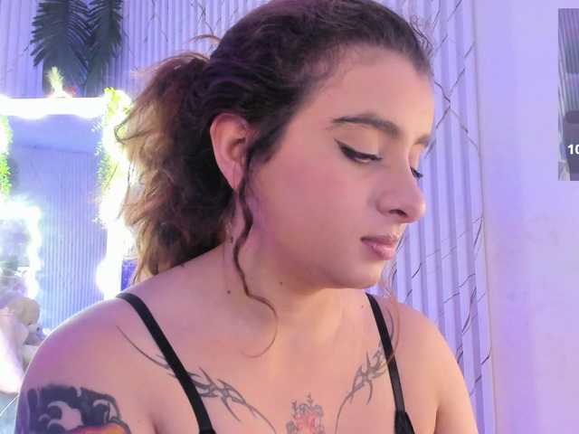 Naomy-tay1 live cam on BongaCams