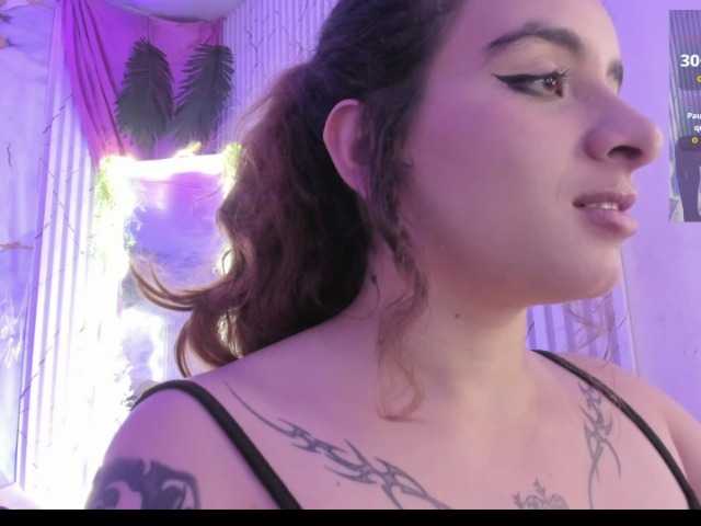 Naomy-tay1 live cam preview