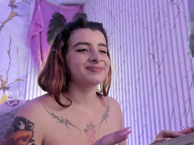 Naomy-tay1 live cam