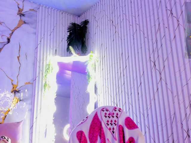 Naomy-tay1's BongaCams show and profile