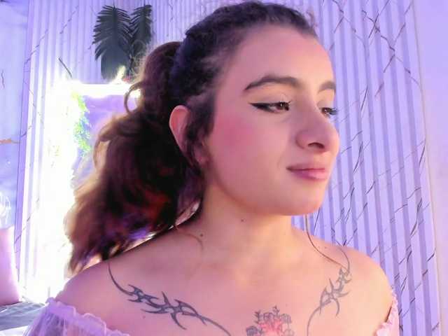 Naomy-tay1 live cam on BongaCams