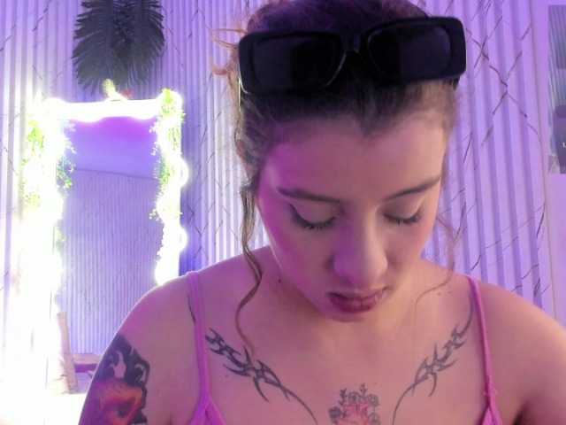 Naomy-tay1 live webcam show