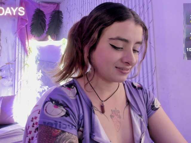 Naomy-tay1 live cam on BongaCams