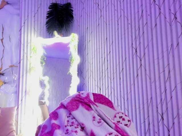 Naomy-tay1 live webcam show