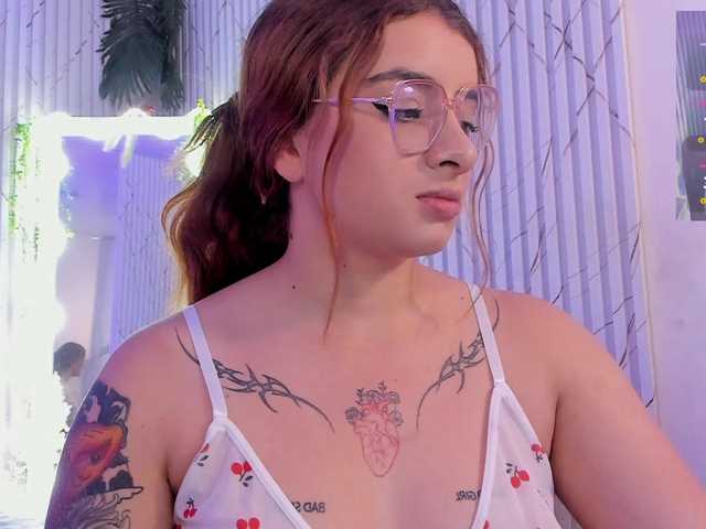 Naomy-tay1's BongaCams show and profile