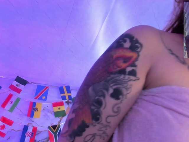 Naomy-tay1 live cam on BongaCams