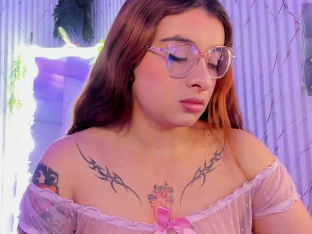 Naomy-tay1's BongaCams show and profile