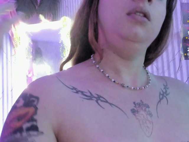 Naomy-tay1 live cam on BongaCams