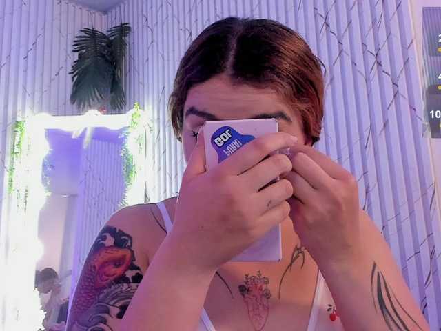 Naomy-tay1's BongaCams show and profile