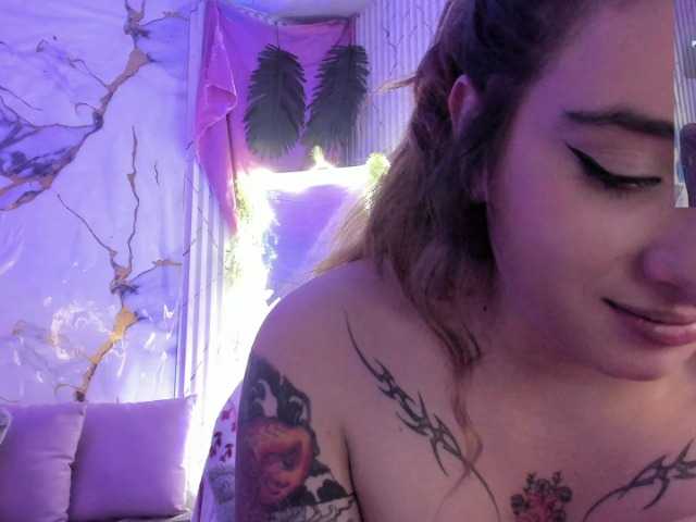Naomy-tay1 live cam on BongaCams