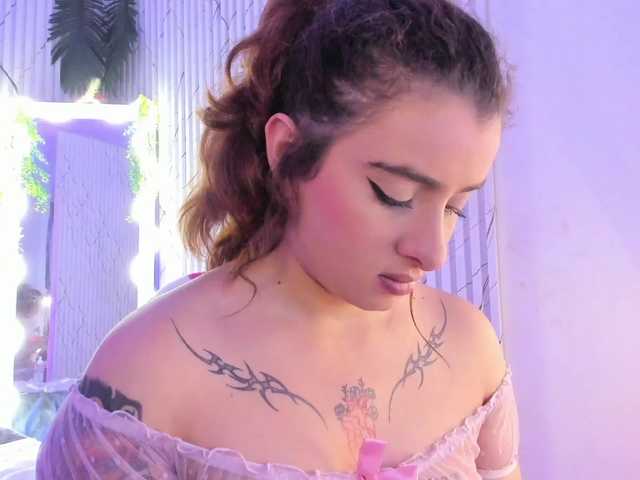 Naomy-tay1 live cam on BongaCams
