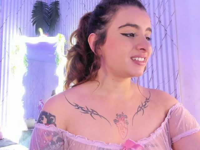 Naomy-tay1 live cam on BongaCams