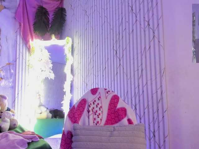 Naomy-tay1 live cam on BongaCams