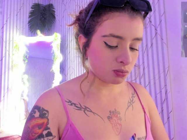 Naomy-tay1 live webcam show