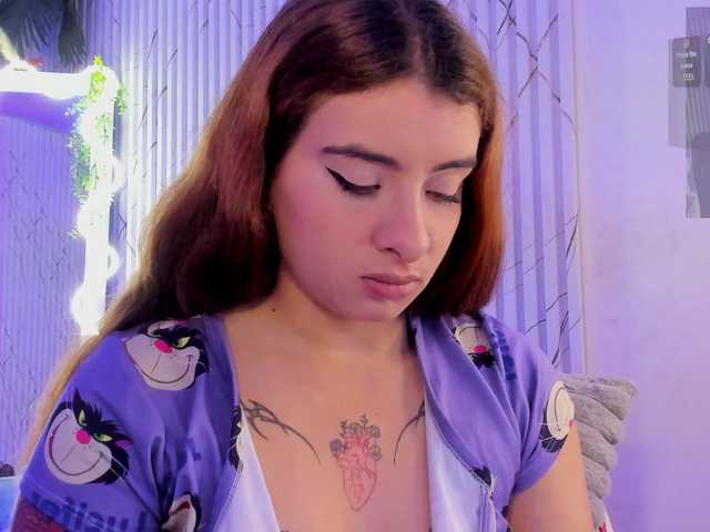 Naomy-tay1's BongaCams show and profile