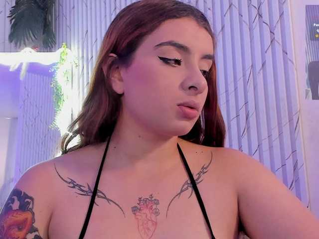 Naomy-tay1's BongaCams show and profile