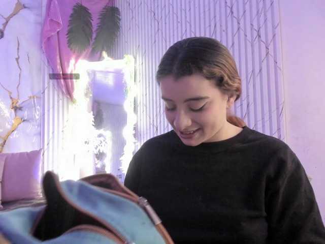 Naomy-tay1 live cam on BongaCams
