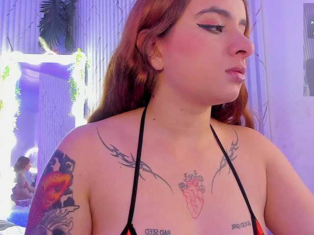 Naomy-tay1's BongaCams show and profile