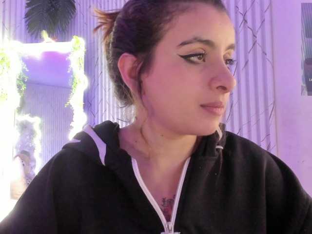 Naomy-tay1 live webcam show
