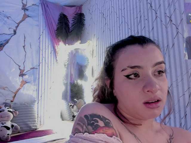 Naomy-tay1 live cam preview