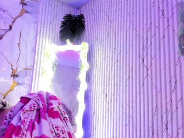 Naomy-tay1 live webcam show