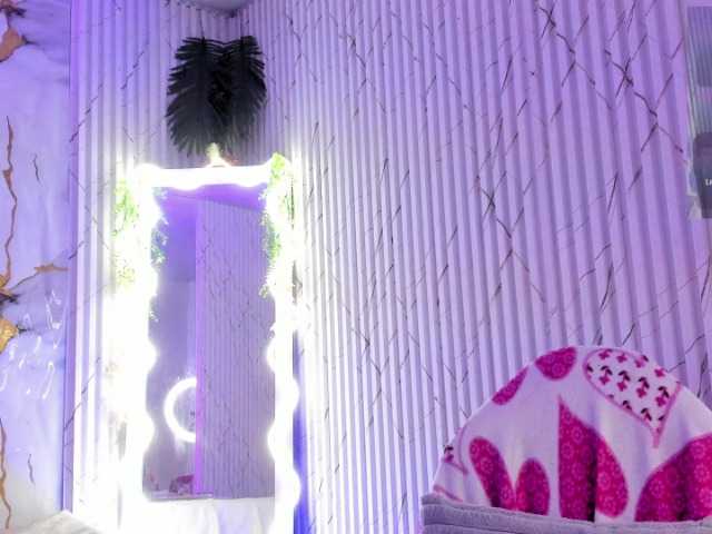 Naomy-tay1 live webcam show