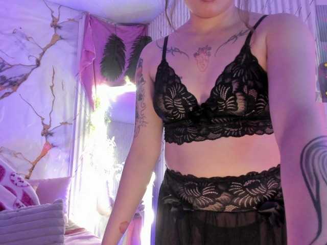 Naomy-tay1 live cam on BongaCams