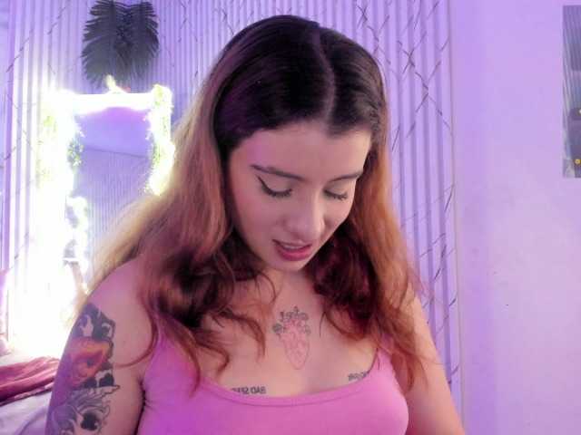 Naomy-tay1 live webcam show