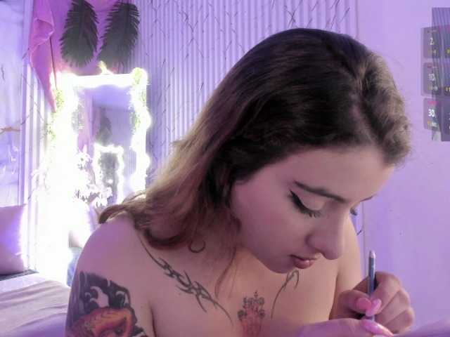 Naomy-tay1 live cam on BongaCams