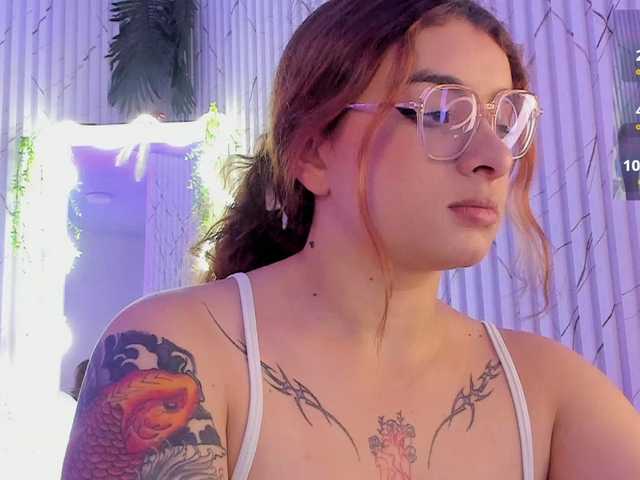 Naomy-tay1's BongaCams show and profile