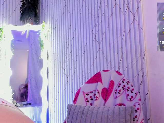 Naomy-tay1's BongaCams show and profile