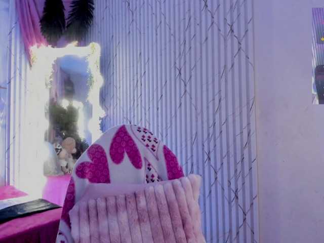 Naomy-tay1, live now on BongaCams