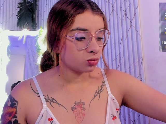 Naomy-tay1's BongaCams show and profile